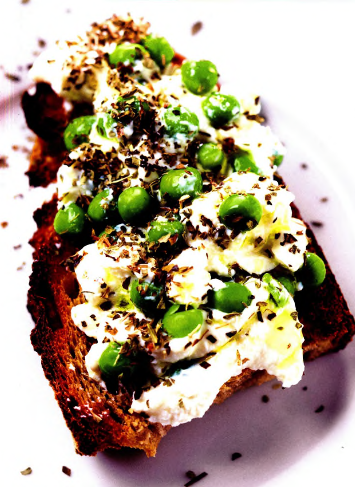Tartine de ricotta aux petits pois, citron et origan